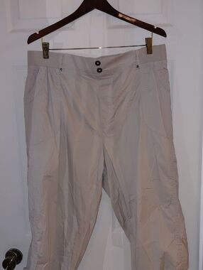 NWOT Dash Capri Pants 3X Khaki Cargo, Pull On, 5 Pockets, False Fly, Beltloops